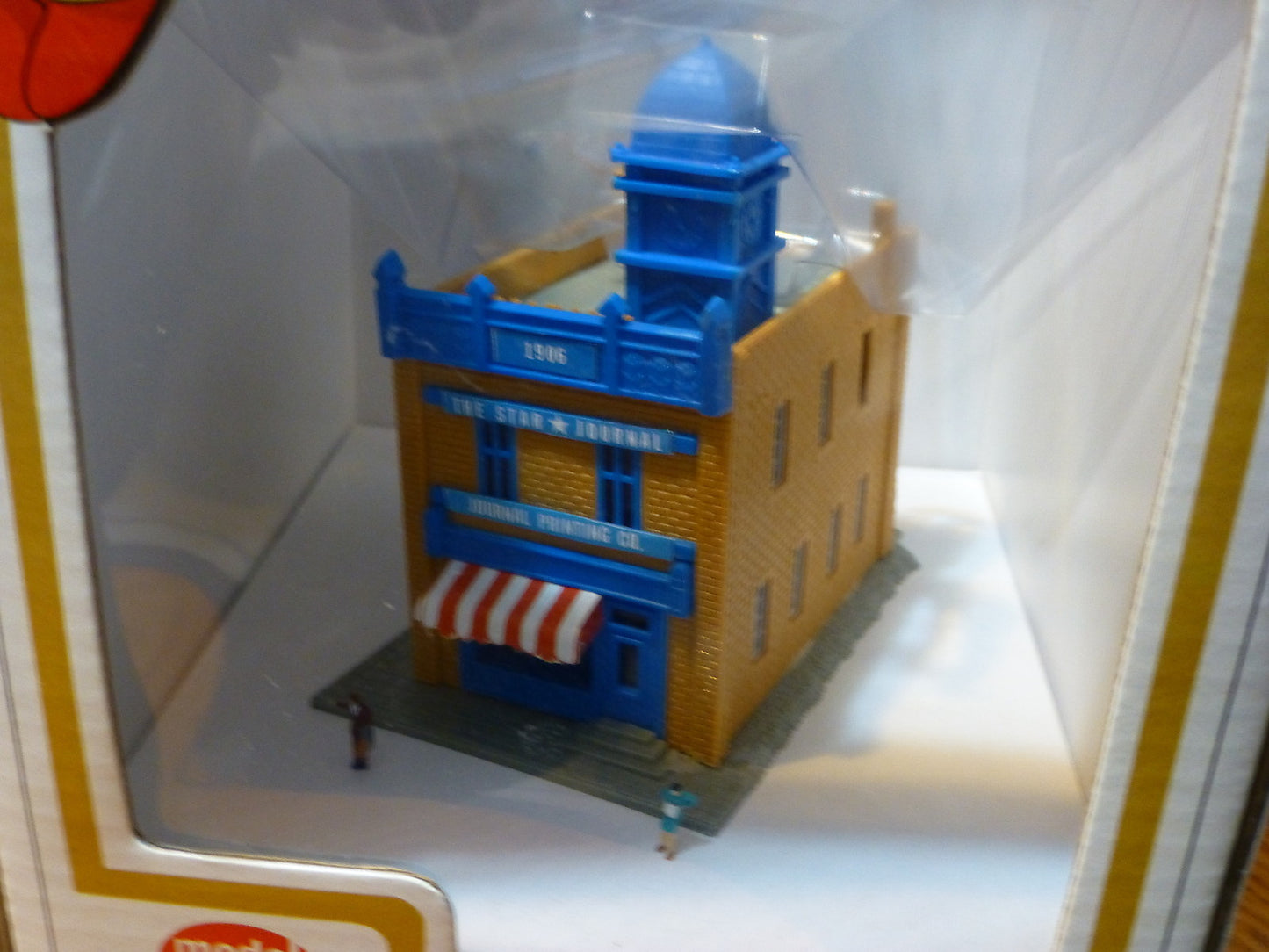 Model Power N #2598 Built-Up Lighted w/Two Figures -- Star-Journal Building