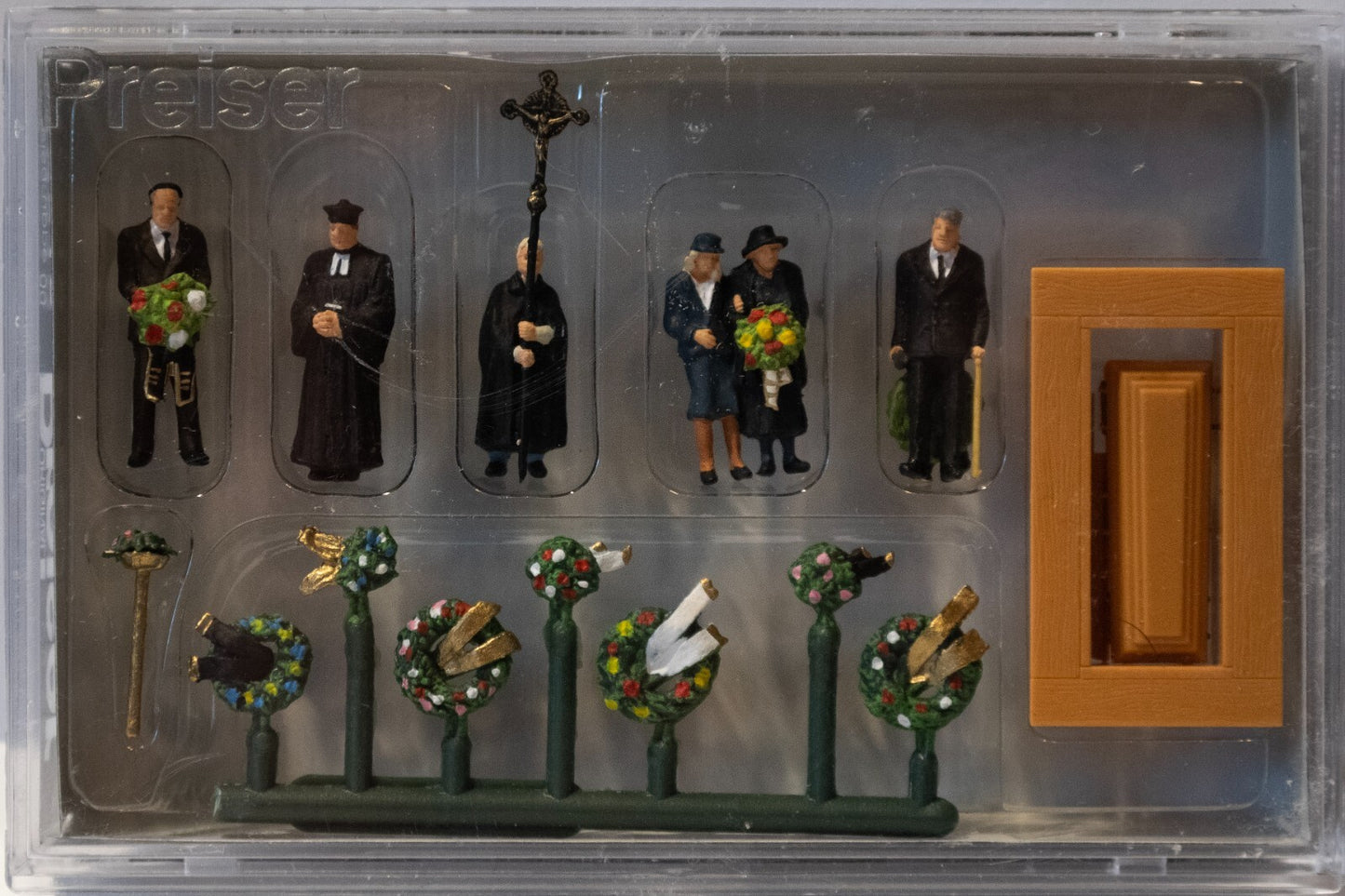 Preiser HO #10519 Pedestrians -- Protestant Funeral pkg(6)