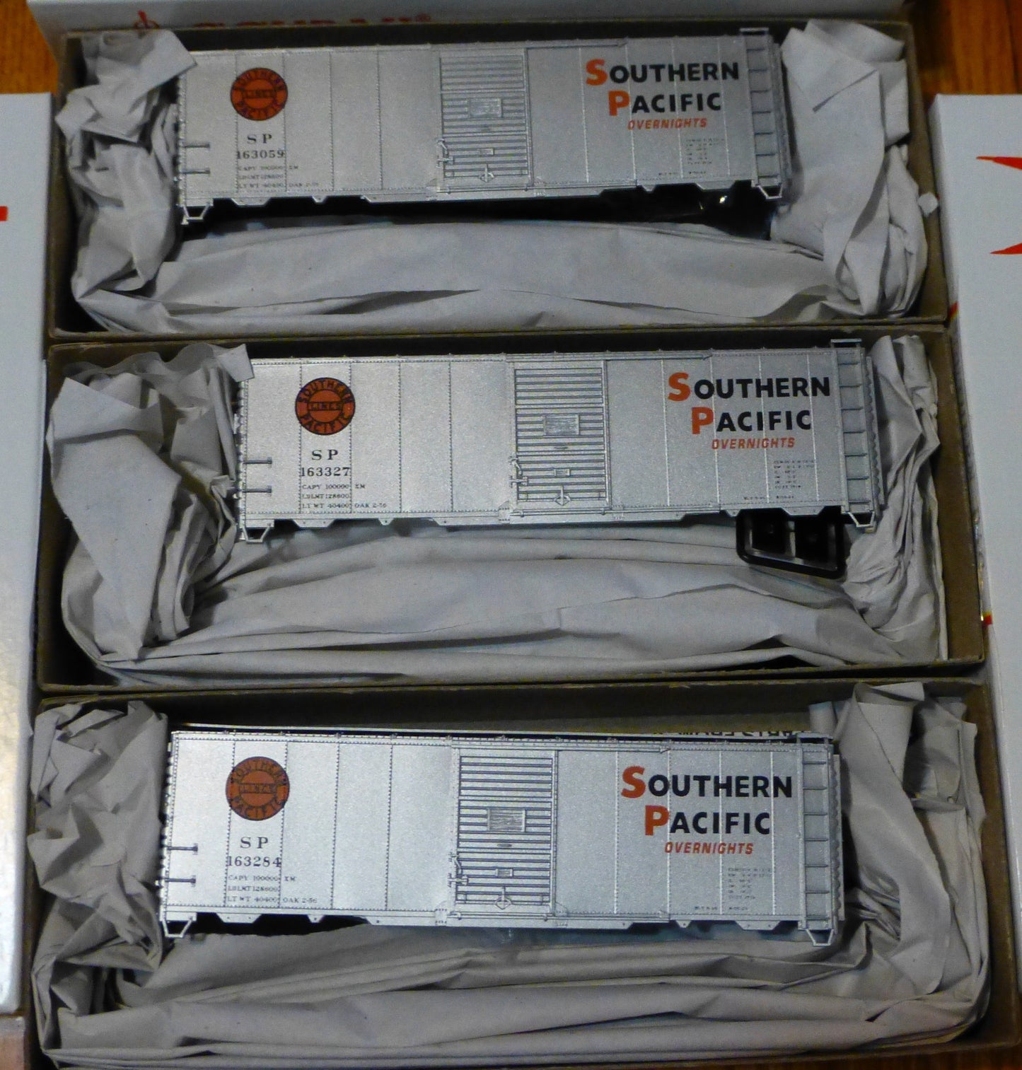 Accurail HO #8003 (3 Pack) 40' sgl Door Box/ SP