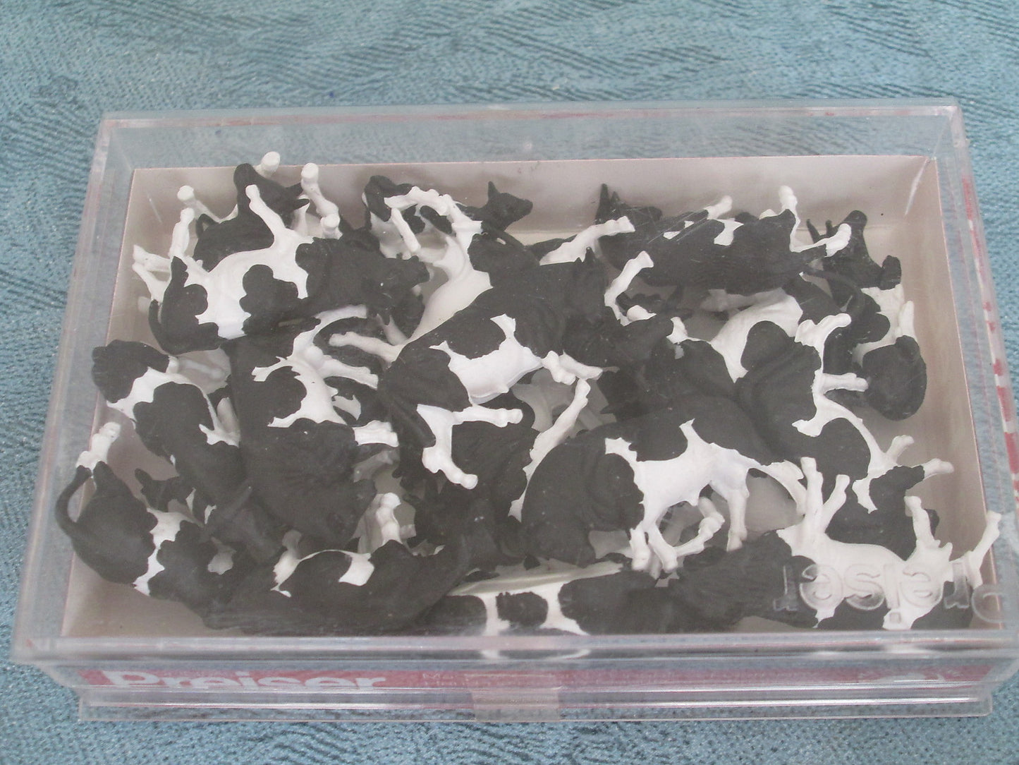 Preiser HO #14408 Dairy Cows pkg(30) -- Holsteins (black, white)