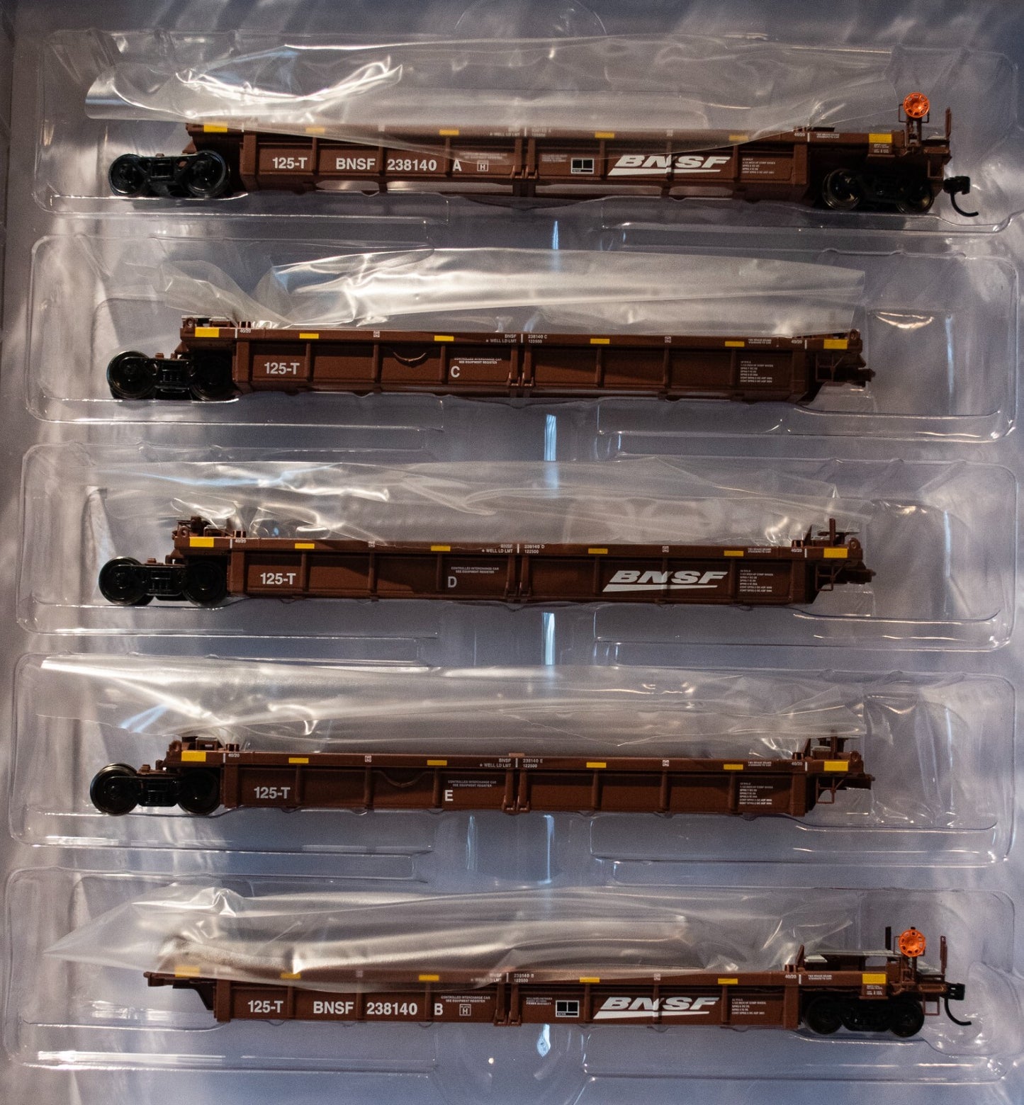 Walthers HO #910-55660 Thrall 5-Unit Rebuilt 40' Well Car - Ready to Run -- BNSF