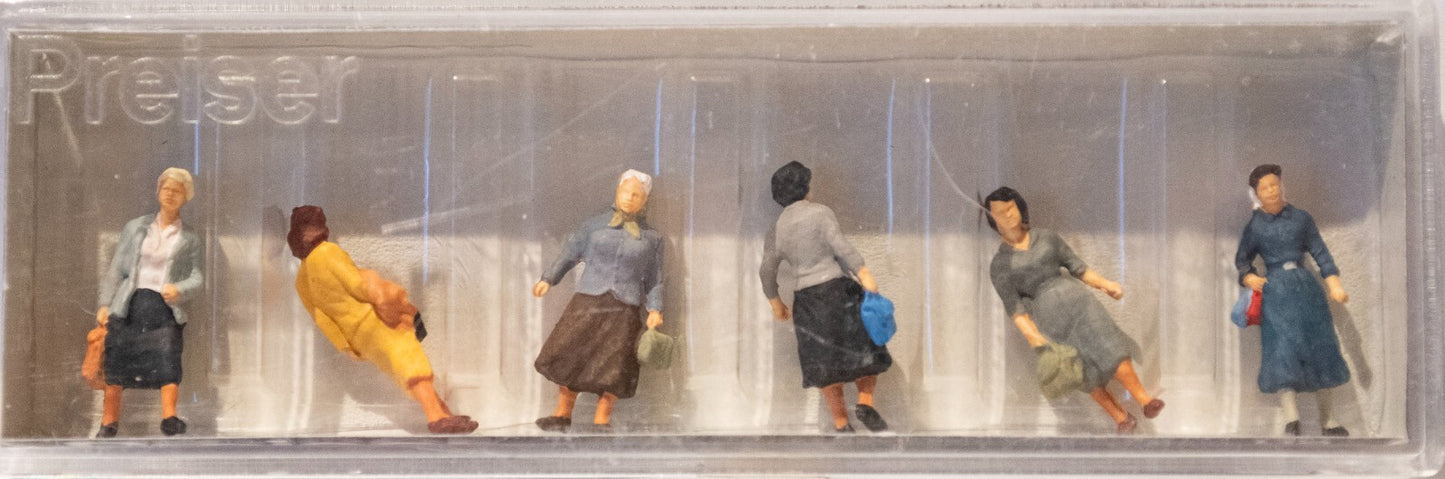 Preiser HO #10365 Spectators -- Female Commuters pkg(6)