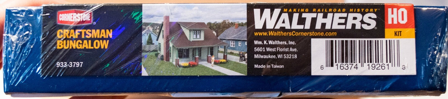 Walthers #933-3797 Craftsman Bungalow -- Kit - 7 x 4-7/16 x 3-7/8" 17.7 x 4.4 x