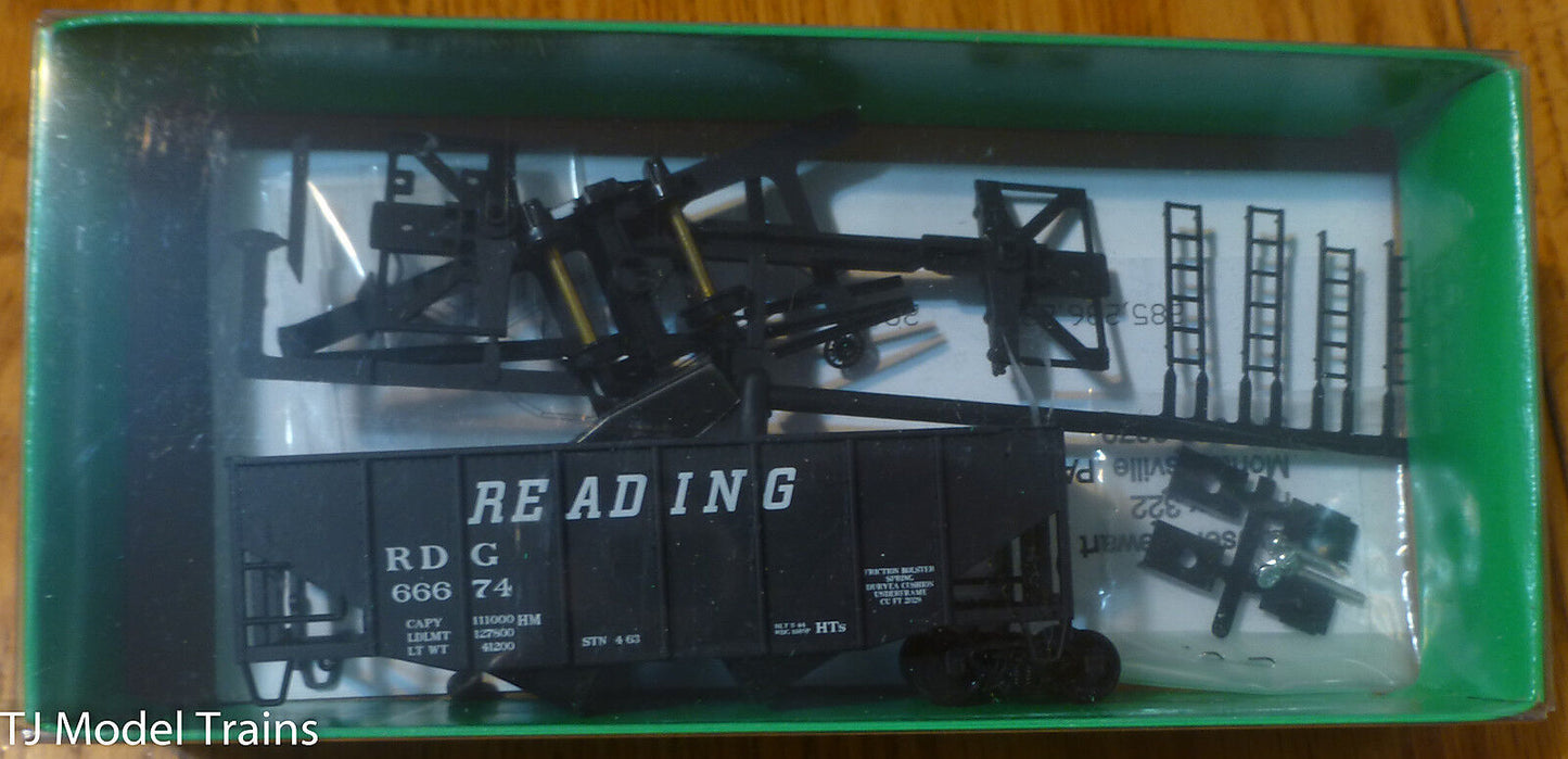 Bowser #691-10704 (Rd #66674) Reading - Speed Lettering (55 Ton Fishbelly Hopper