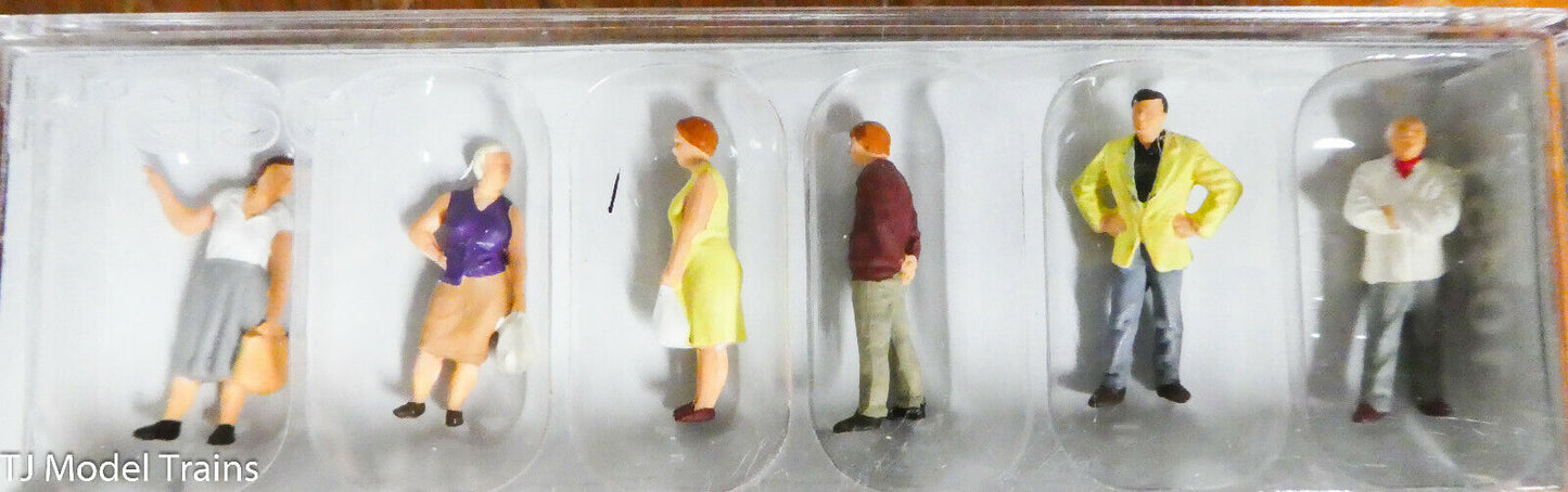 Preiser HO #10451 Passers By Waiting (Painted Figures)