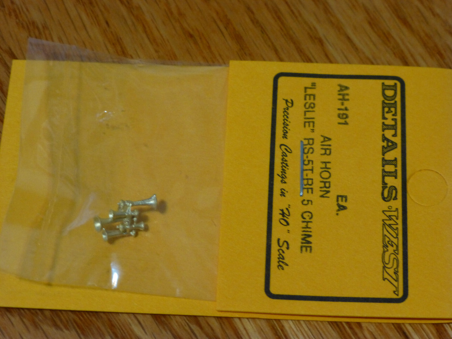Details West HO #191 Air Horn Leslie RS-5T-RF, 5 Chime (Brass Casting)
