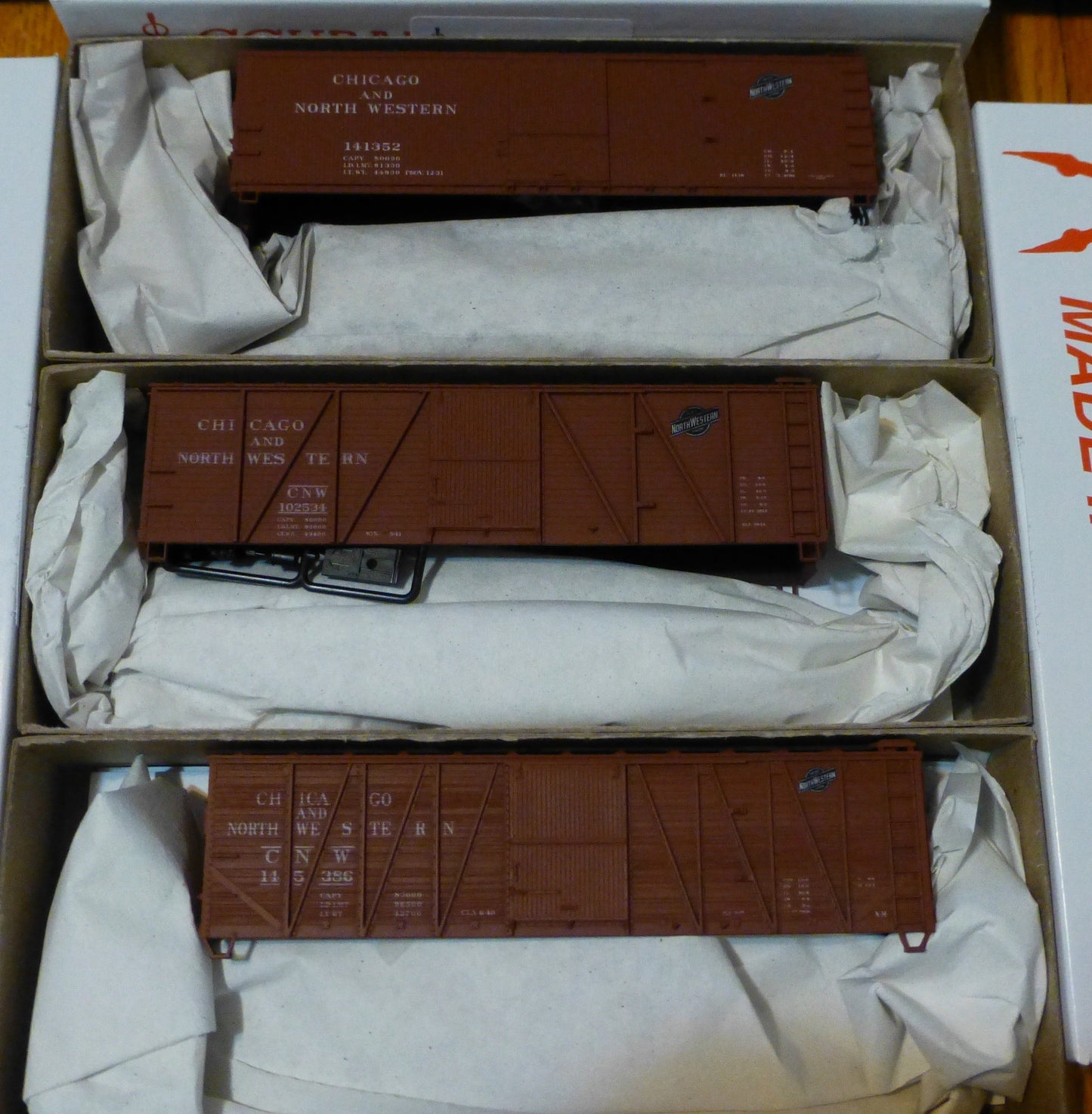 Accurail HO #8028 40' Wood Boxcar - kit - Chicago & North Weste (3 Pack)