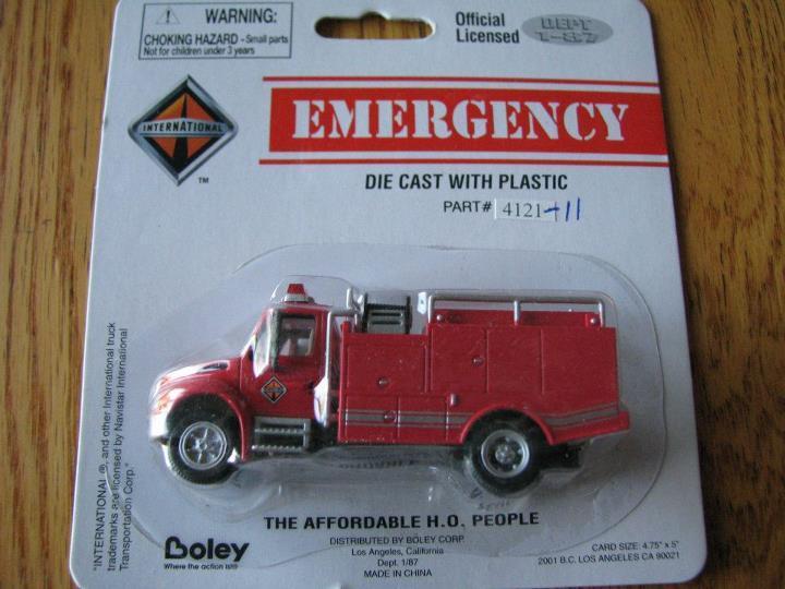 Boley HO #185-412111 2001 International Brush Fire Pumper -- red