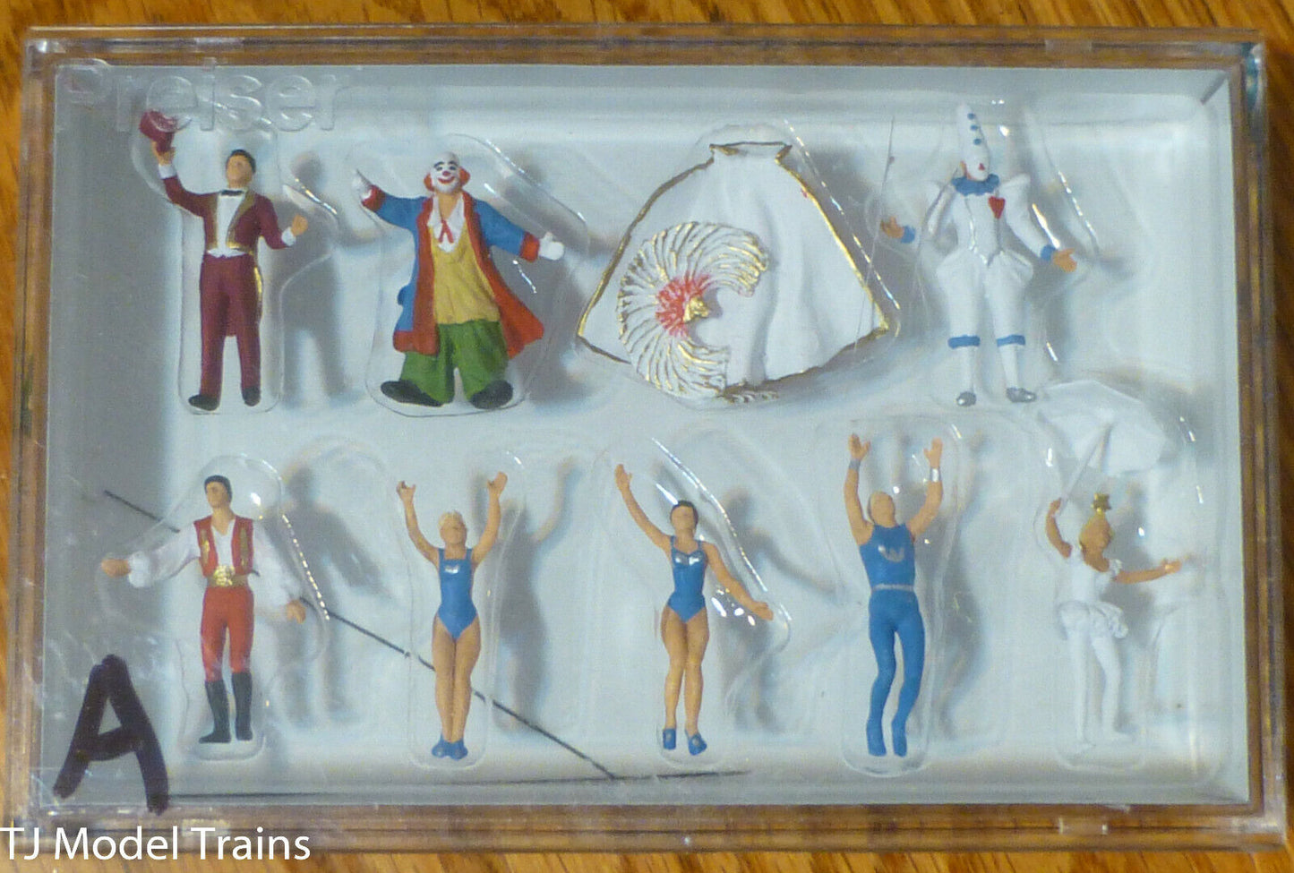 Preiser HO #20254A Circus Director, Clowns
