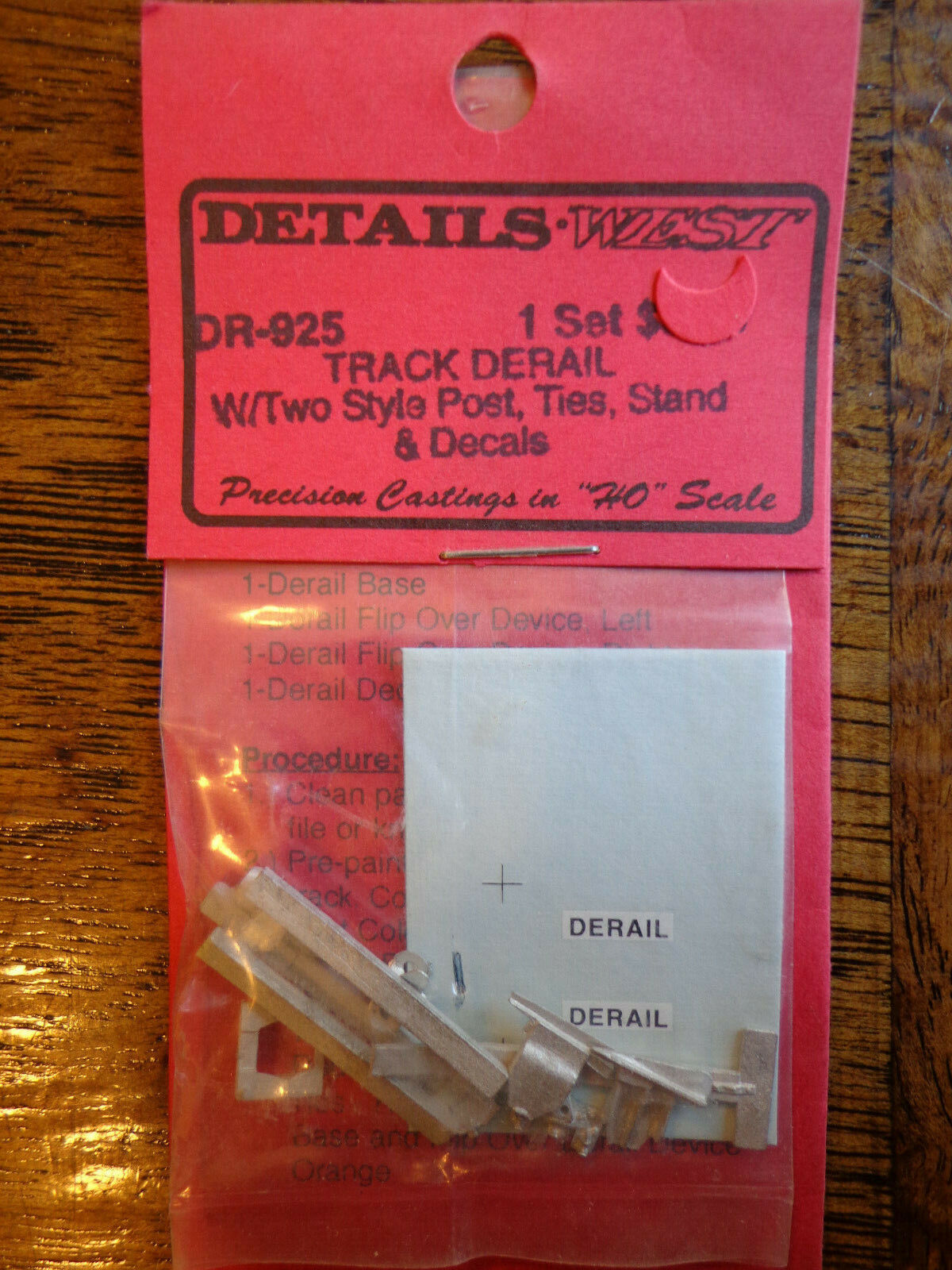 Details West HO #925 Track Detail W/Two Style Post, Ties, Stand & Decals