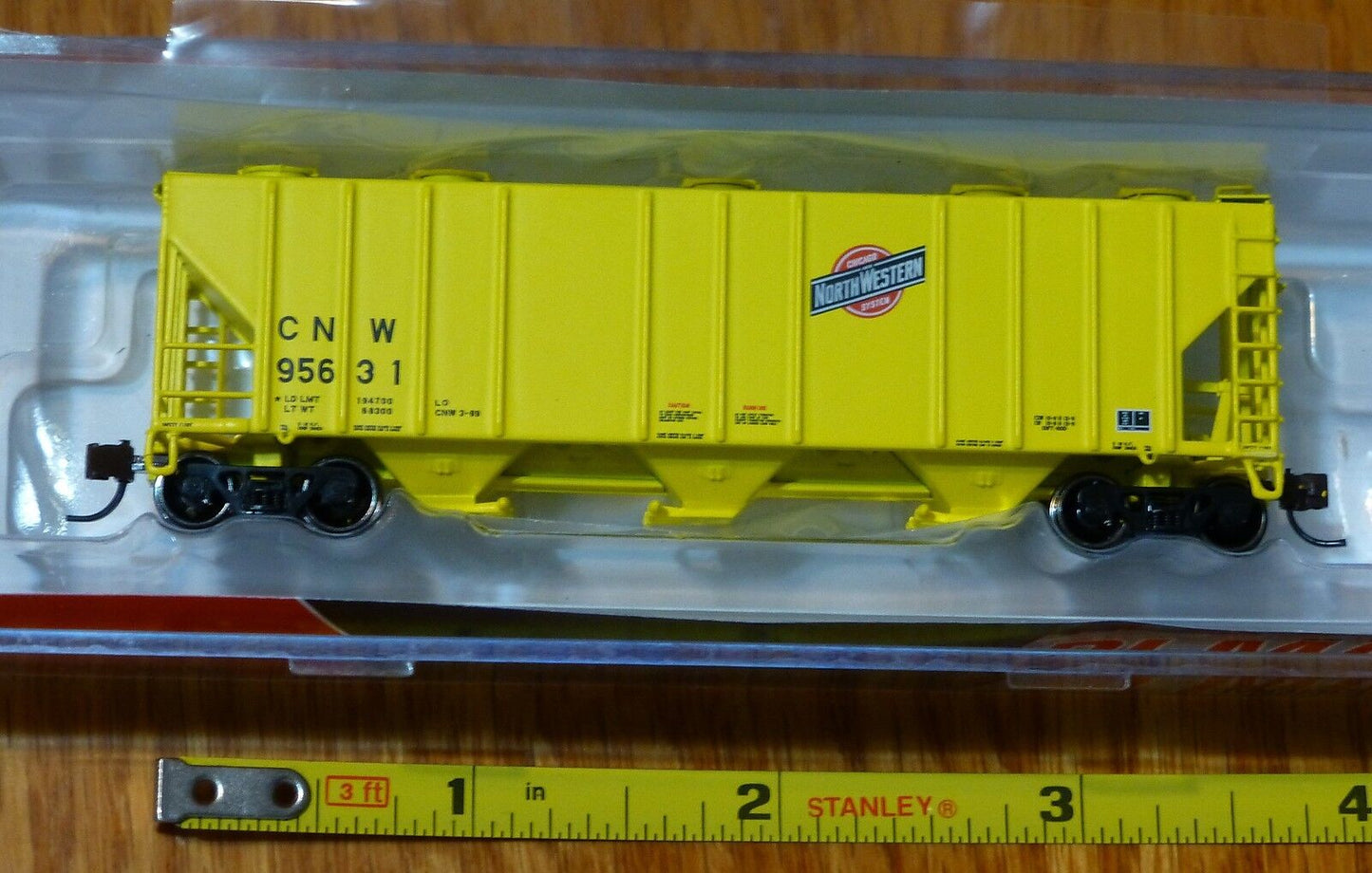 BLMA Models N #11068 (Rd #95631) CNW (Yellow) PS-4000 Covered Hopper