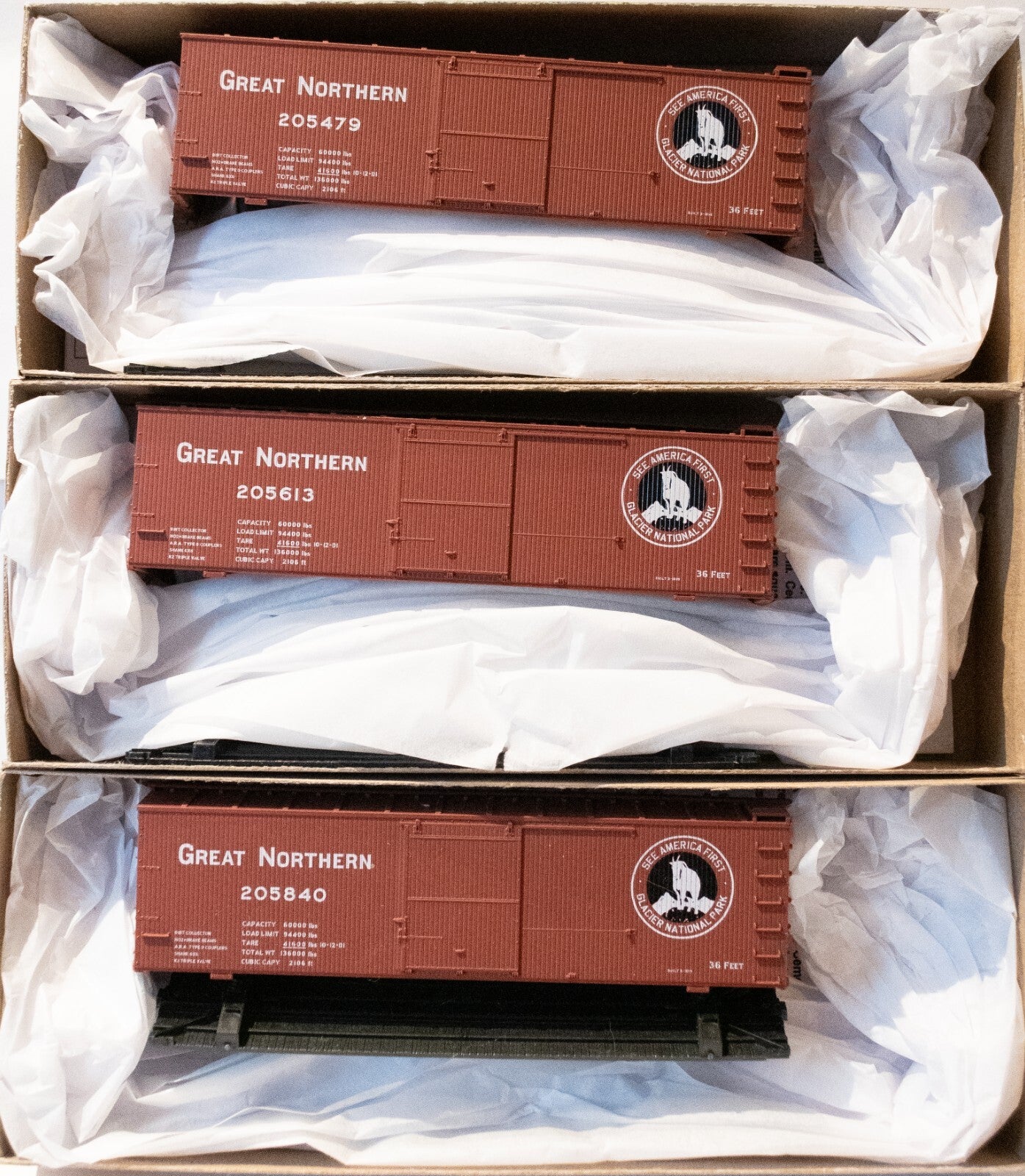 Accurail HO #8158 (3Pck) 36' Double-Sheathed Boxcar w/Steel Roof, Ends, Straight