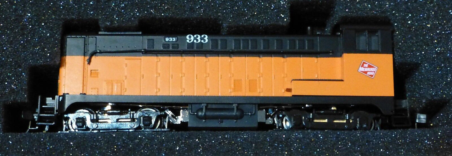 Atlas N #51016 Baldwin VO1000 No Step Guards - Standard DC - Milwaukee Road #933