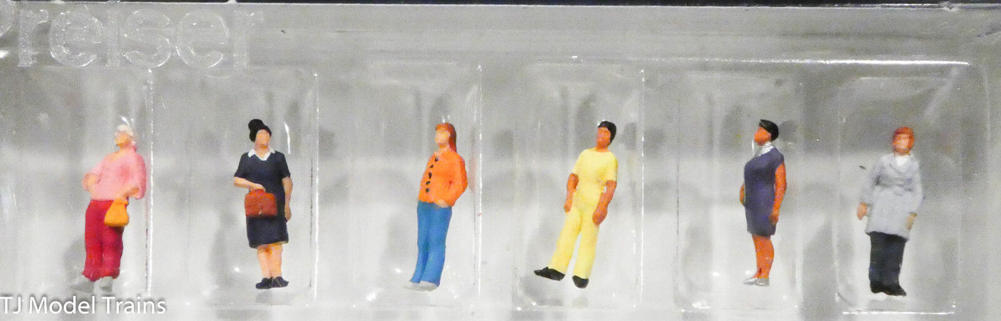 Preiser N #79222 Pedestrians -- Standing Women