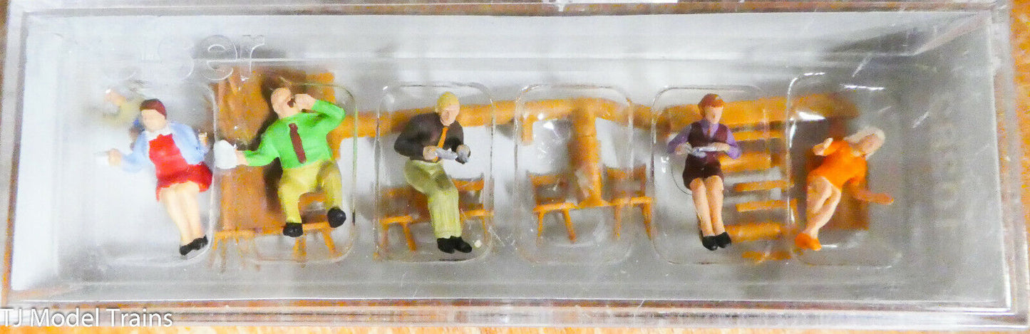 Preiser HO #10282 Pedestrians -- Family Sitting in Garden (Painted Figures)