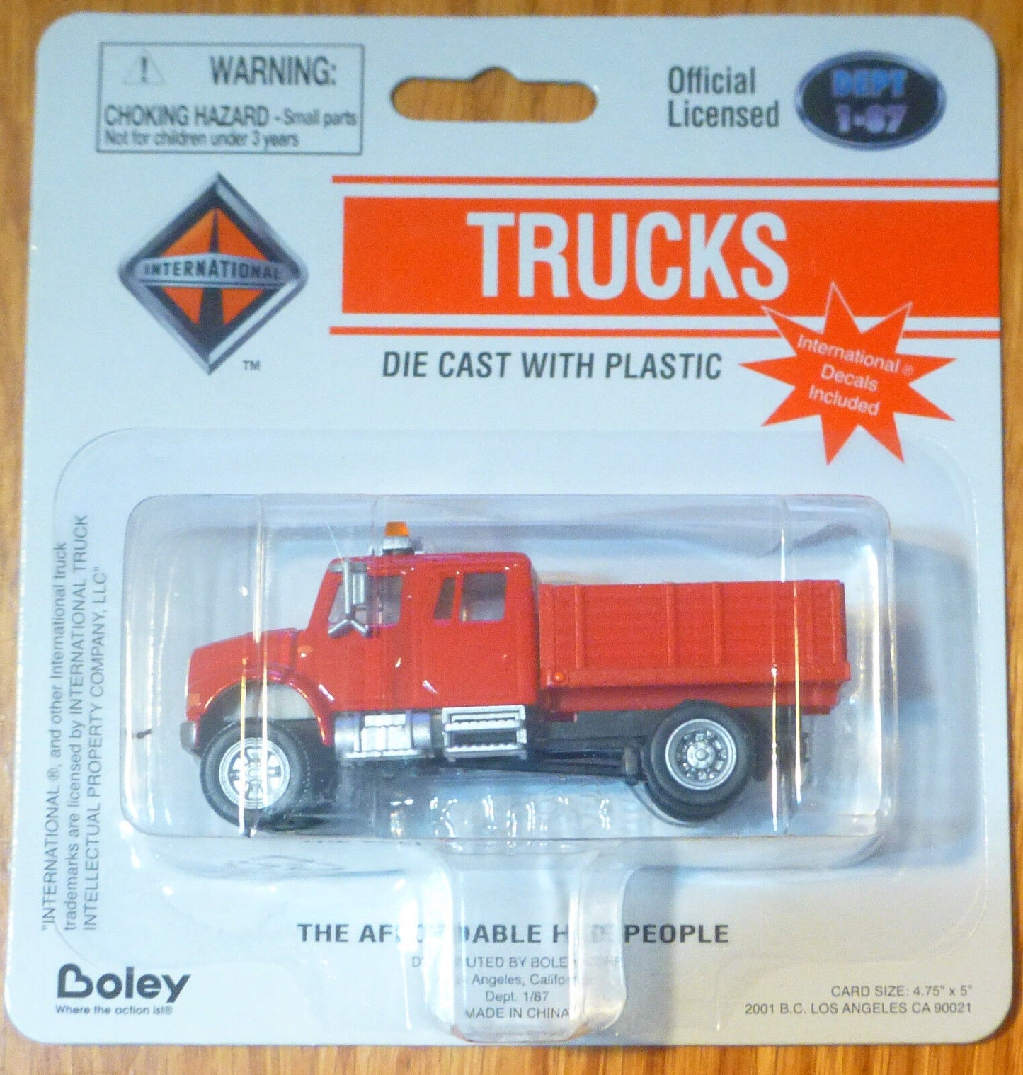 Boley HO #185-403311 International 2-Axle Short Closed Stakebed Truck w/Crewcab