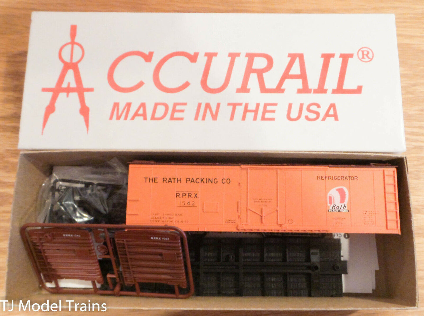 Accurail HO #8524 RATH PACKING CO. 40' STEEL REEFER