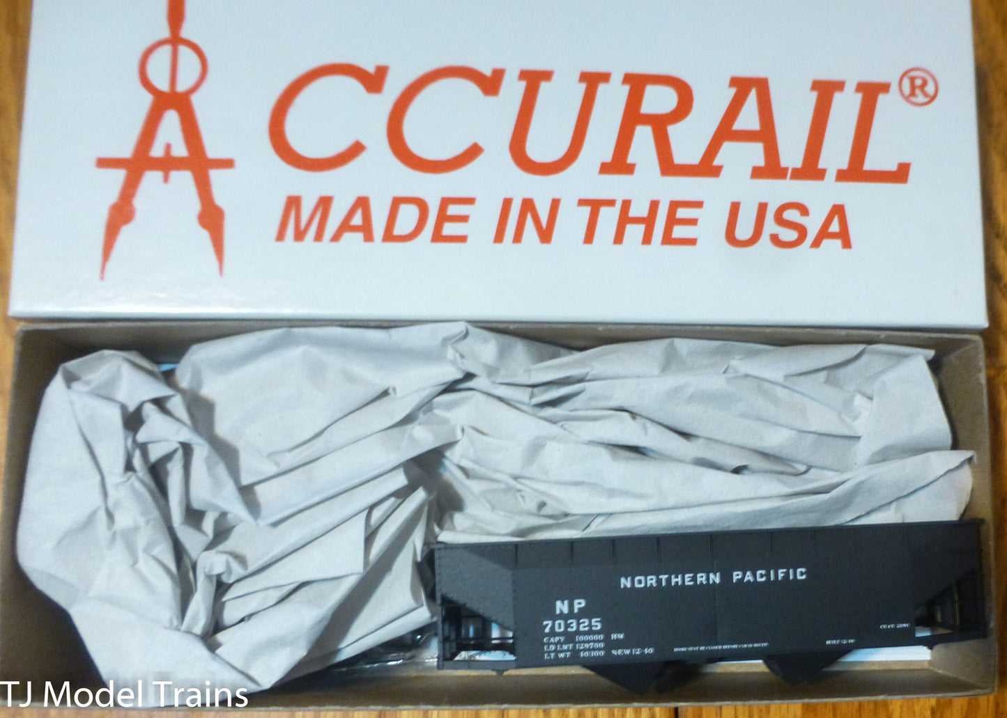 Accurail HO #7704 (Rd #70325) Northern Pacfic NP (Offset Twin Hopper) Kit