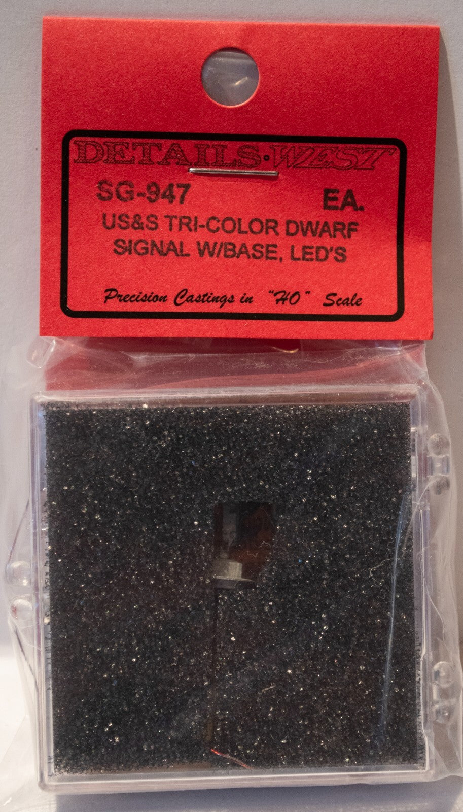 Details West#947 US&S Tri-Color Ground Dwarf LED Signal w/Base - Asse (All Scale