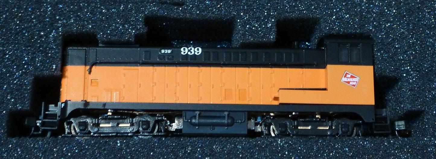 Atlas N #51004 Diesel Baldwin VO-1000 NO Step Guards Powered Milwaukee Road #93
