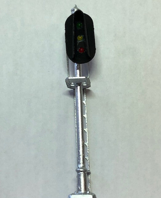 Tomar Industries HO #H-8561 /3 LIGHT VERTICAL w/snow hood green-yellow-red LEDs.