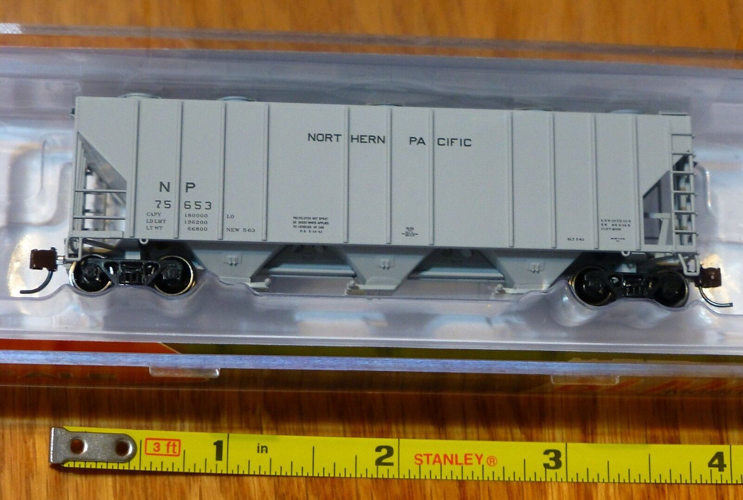 BLMA Models N #11085 (Rd #75653) Northern Pacific PS-4000 Covered Hopper