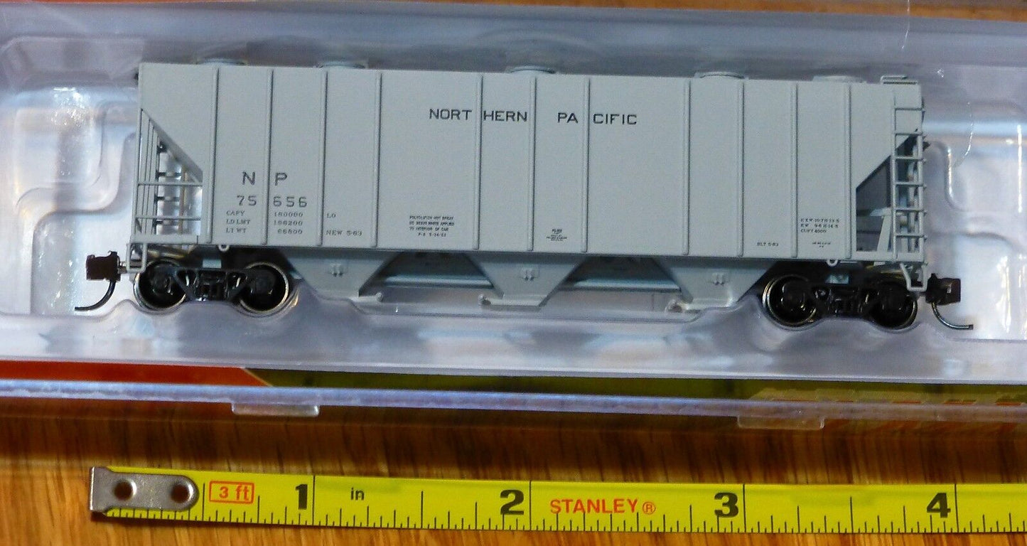 BLMA Models N #11086 (Rd #75656) Northern Pacific PS-4000 Covered Hopper