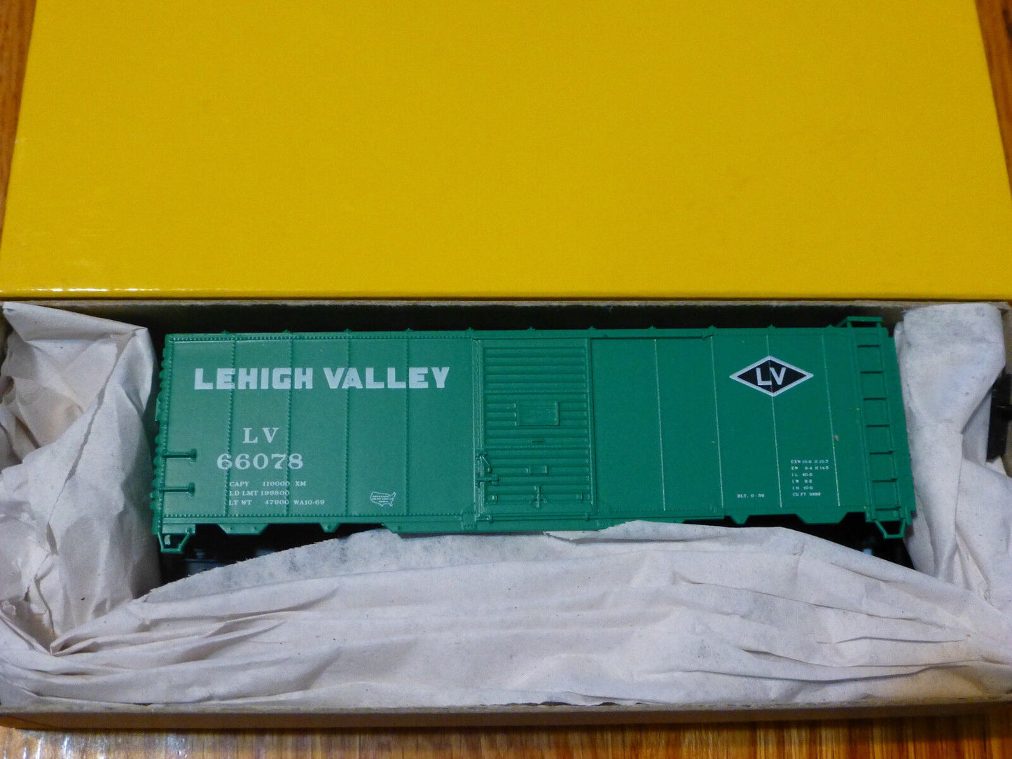 Accurail HO #1517 (LV) 40' AAR Box Steel