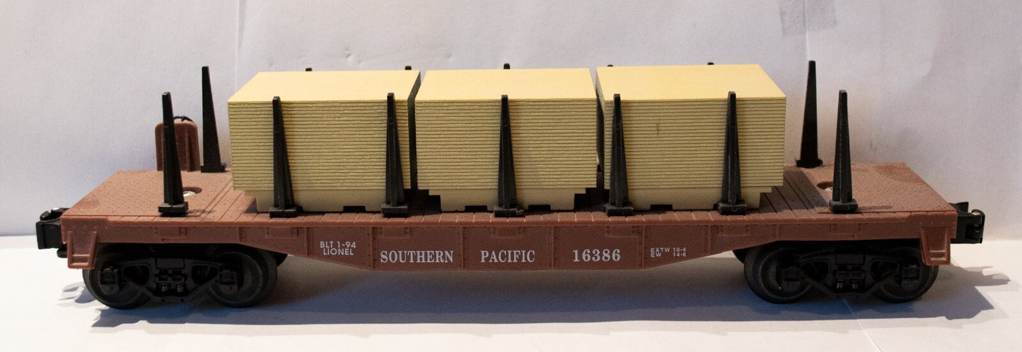Lionel #6-16386 Southern Pacific Flatcar w/load Three removable simulated wood l
