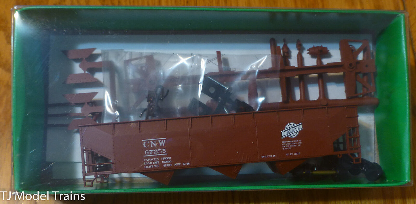 Bowser #691-11024 (Rd #67255) CNW/CMO 70 Ton Offset Hopper kit (HO Scale)