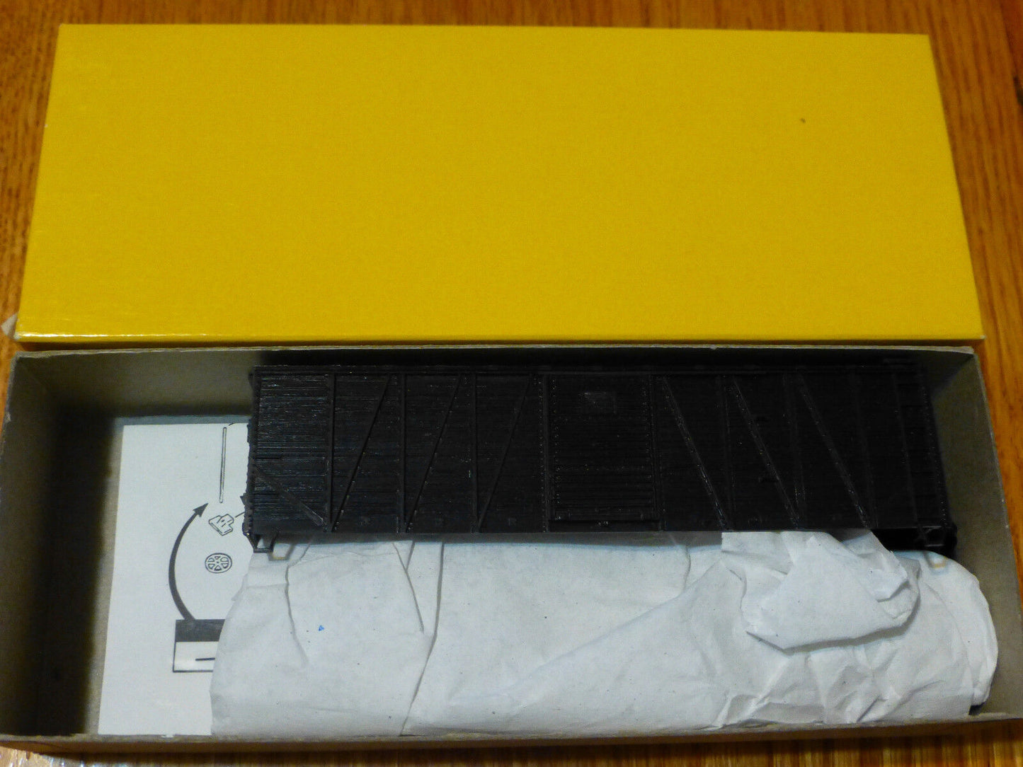 Accurail HO #4400 (40' wd OB box w/stl end) Undec.