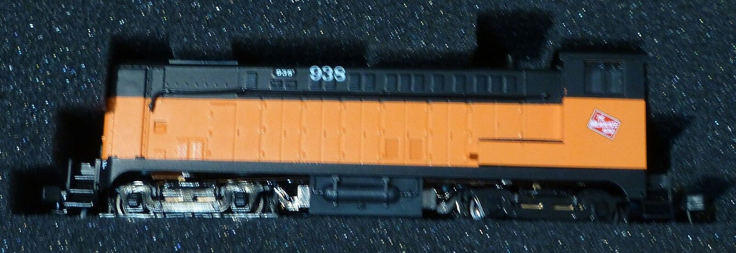 Atlas N #51017 Baldwin VO1000 No Step Guards - Standard DC - Milwaukee Road #938