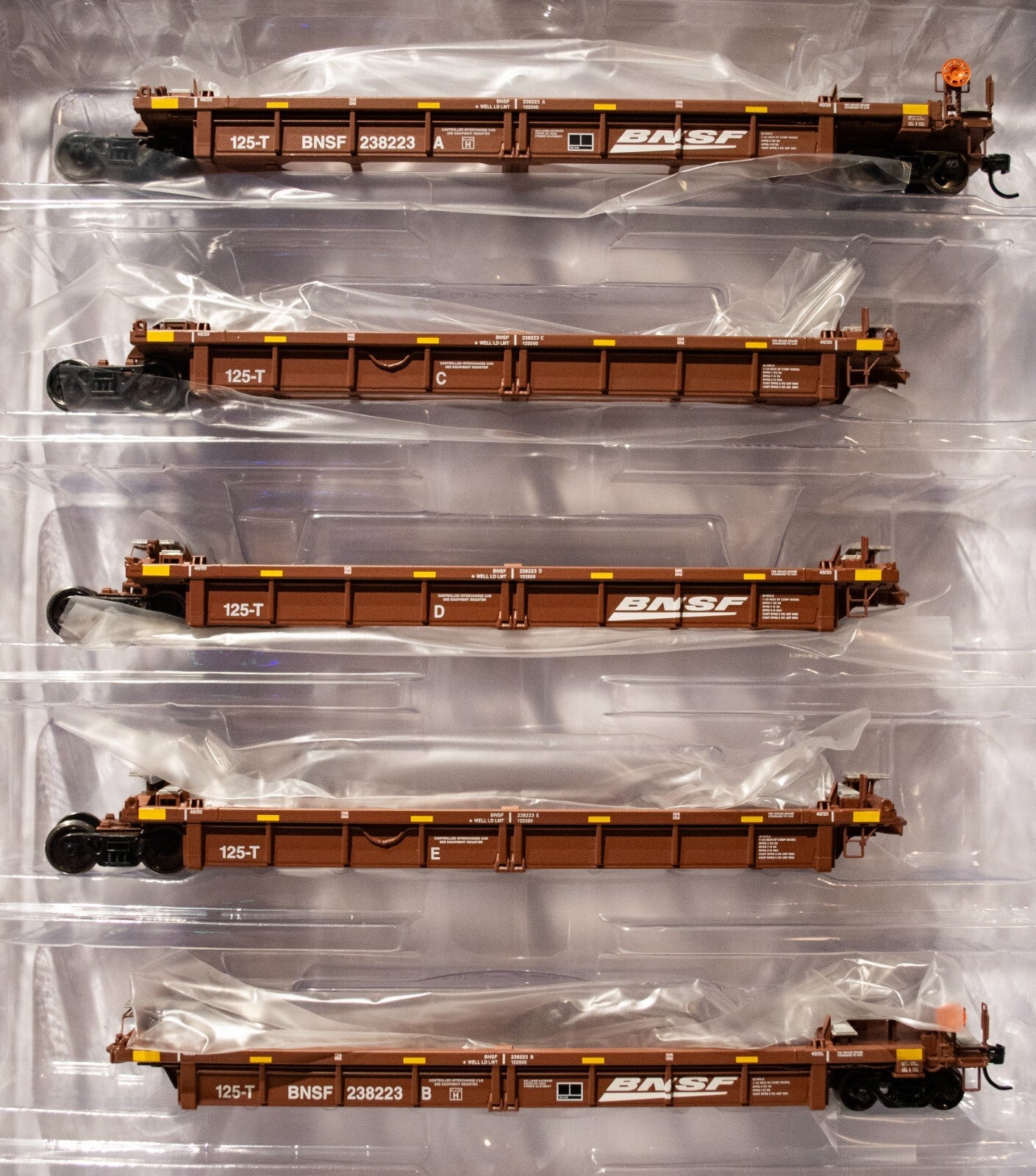 Walthers HO #910-55663 Thrall 5-Unit Rebuilt 40' Well Car - Ready to Run -- BNSF