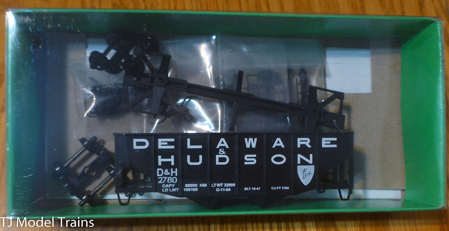 Bowser #10708 (Rd #2780) Delaware & Hudson 55 Ton Fishbelly Hopper (HO Scale)