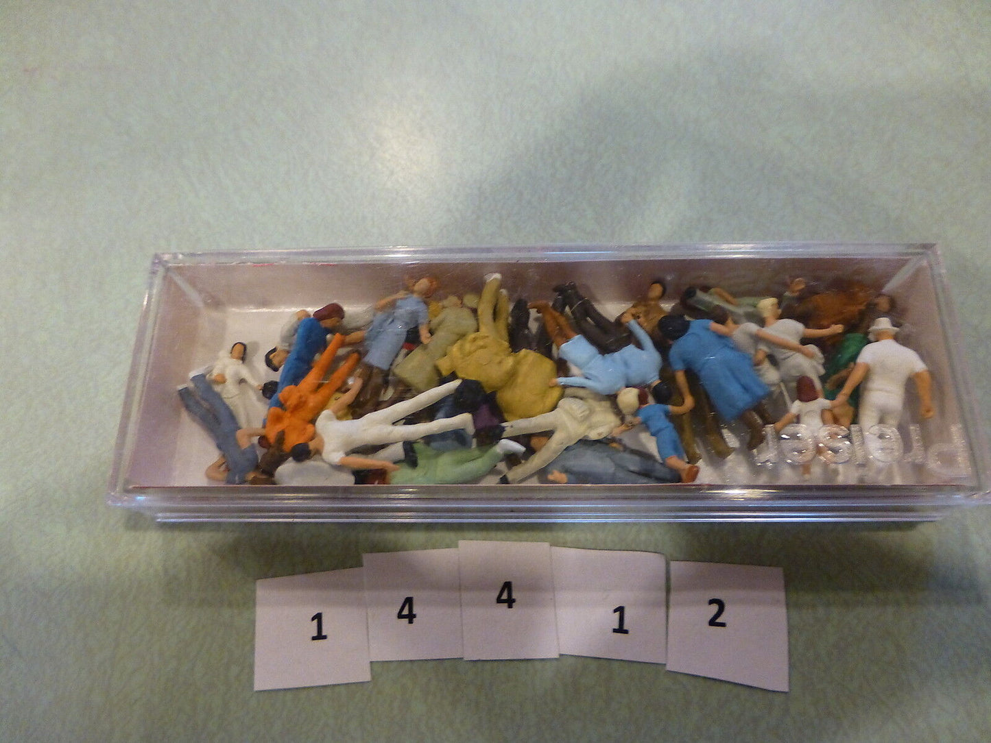 Preiser HO #14412 Pedestrians -- 36 in package (Painted)