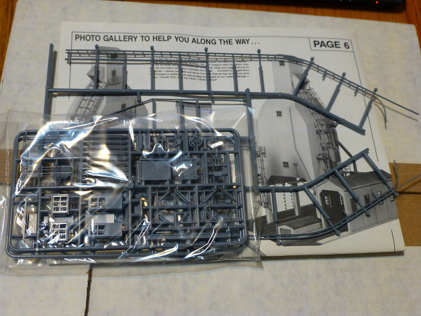 Tichy Train Group #8008 (HO Scale)Coaling Tower Lift Mechanisms -- Lift Rails, C