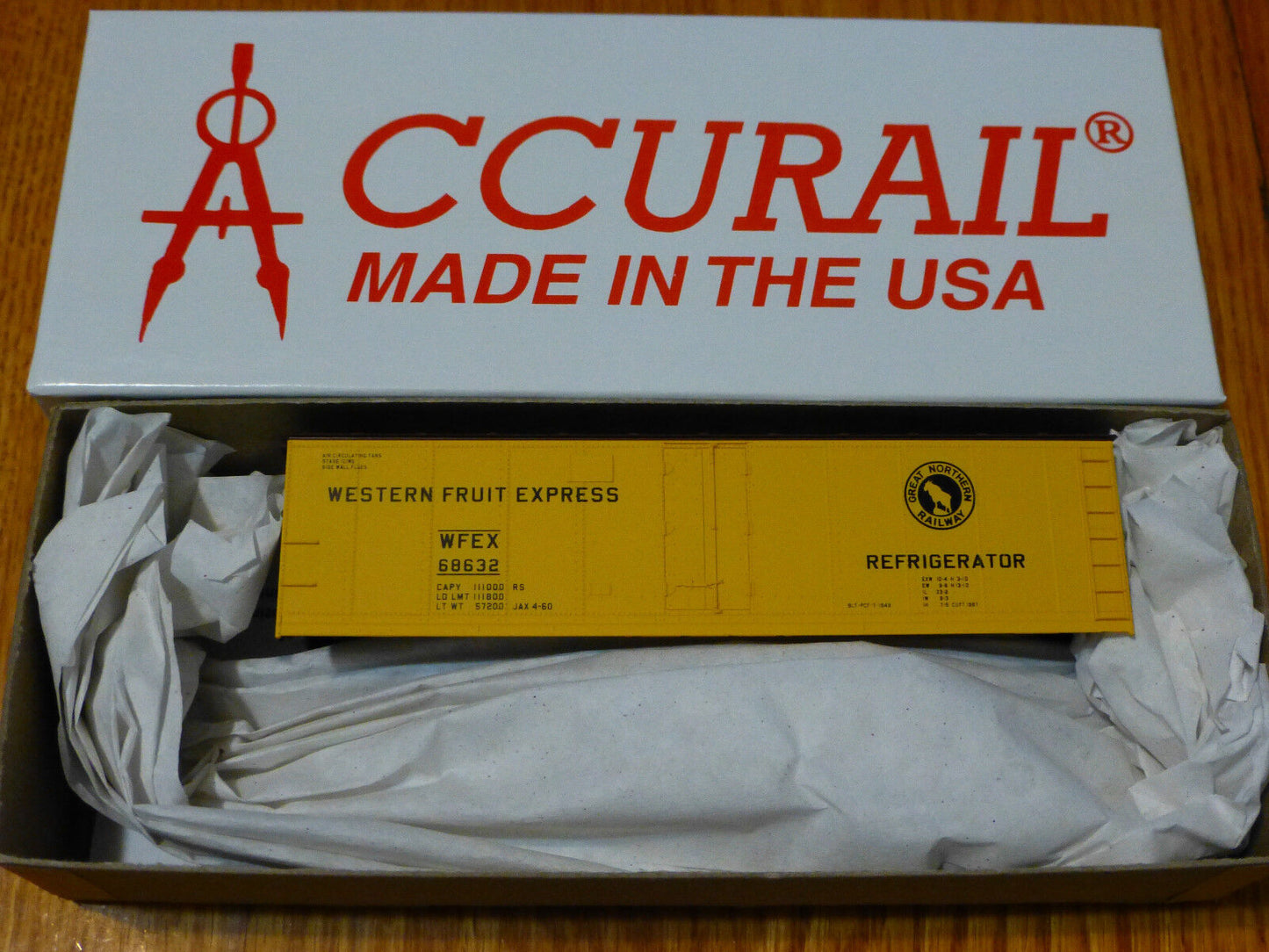 Accurail HO #8302 /GN/WFEX 40' Steel Reefer w/Hinged Door