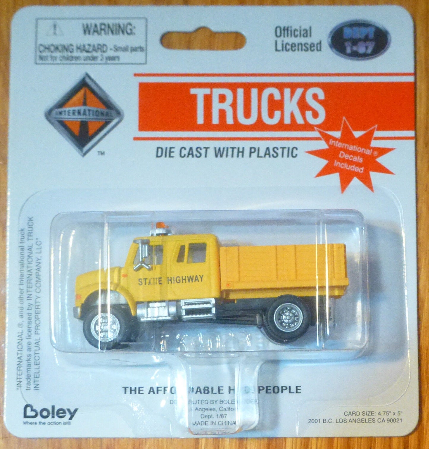 Boley HO #185-403388 International 2-Axle Short Closed Stakebed Truck w/Crewcab