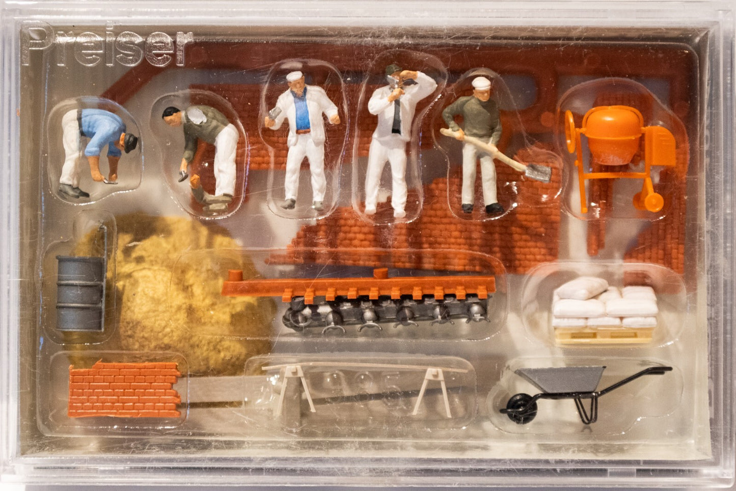 Preiser HO# 10542 Working People -- Bricklayers w/Accessories