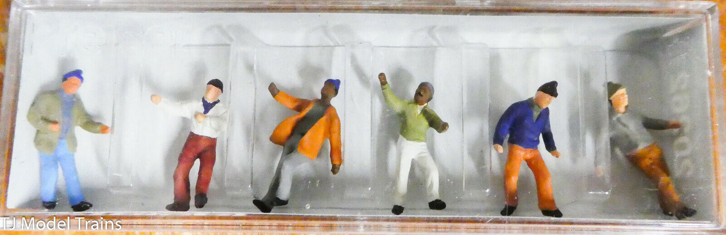 Preiser HO #20262 Circus Workers - Roustabouts -- #1 - Raising Tent