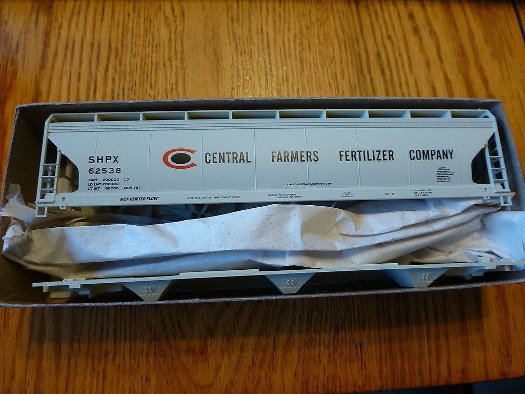 Accurail HO #8033 (3 Pack) ACF 3-Bay Cov. Hop Ltd Run (3 Different roads)