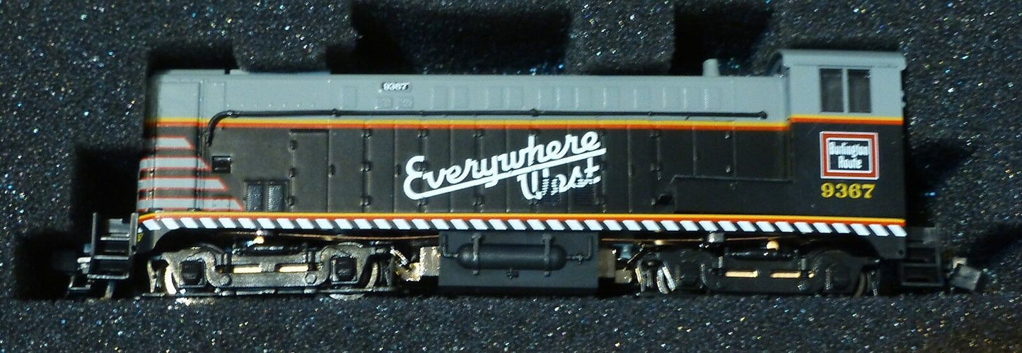 Atlas N #51006 Diesel Baldwin VO-1000 - NO Step Guards - Powered -- CB&Q #9367