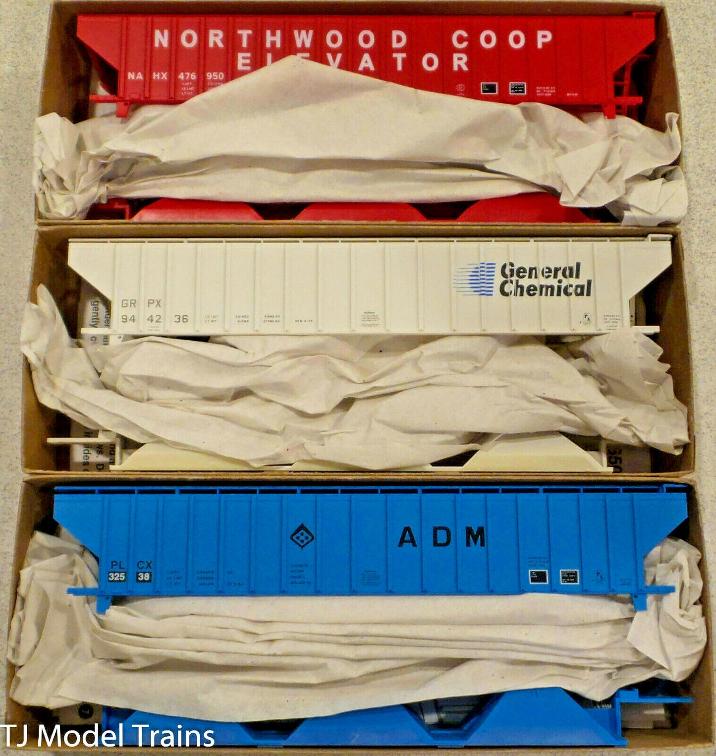 Accurail HO #8114 Pullman Standard Covered Hoppers
