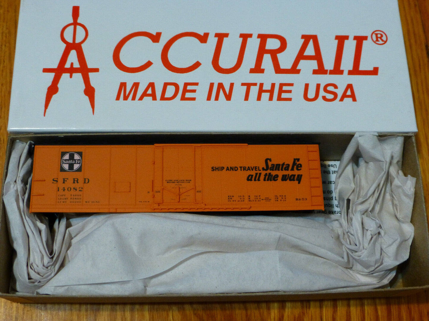 Accurail HO #8501 ATSF 40' Steel Plug-Dr Reefer