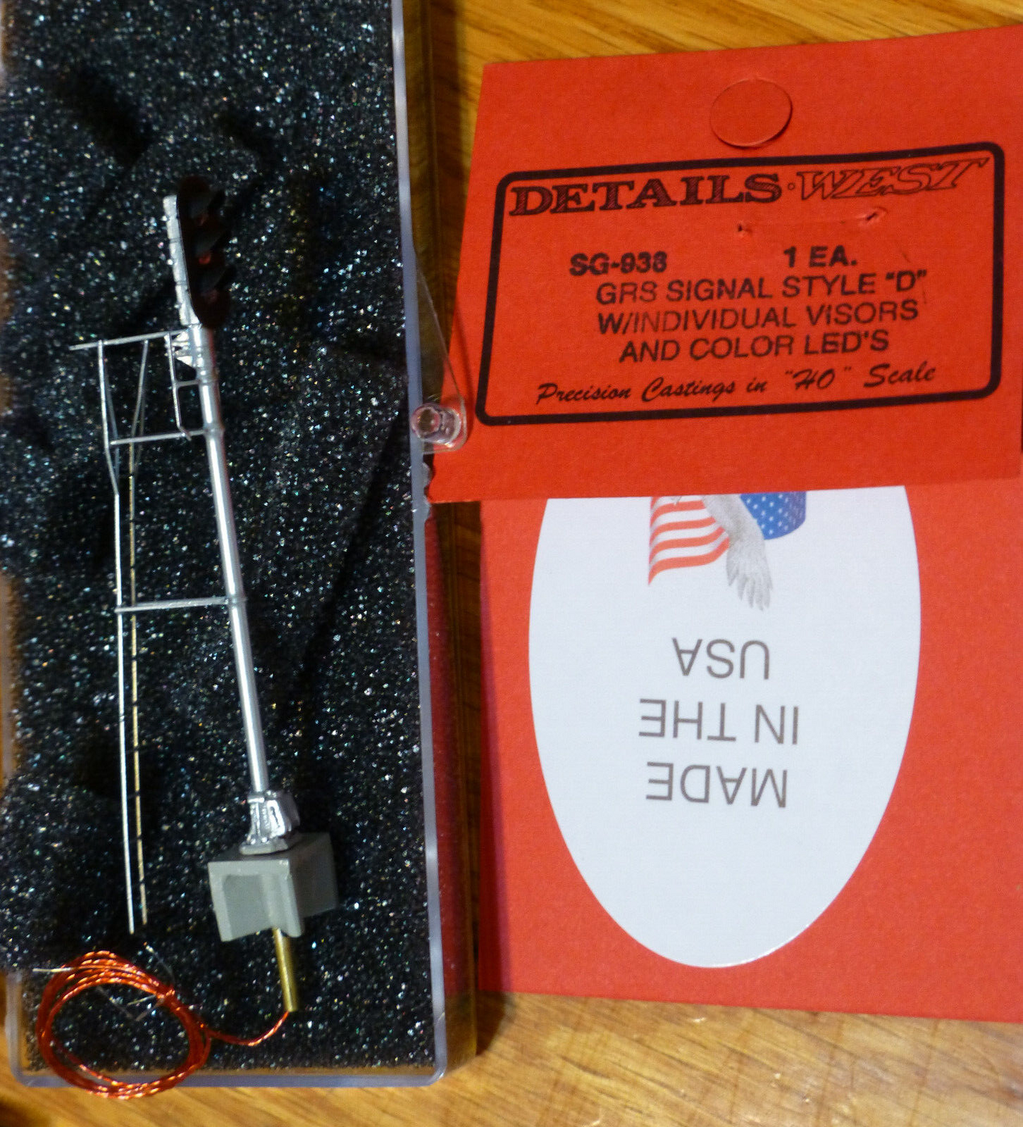 Details West HO #938 GRS Signal Style "D" LED's (w/Individual Visors)