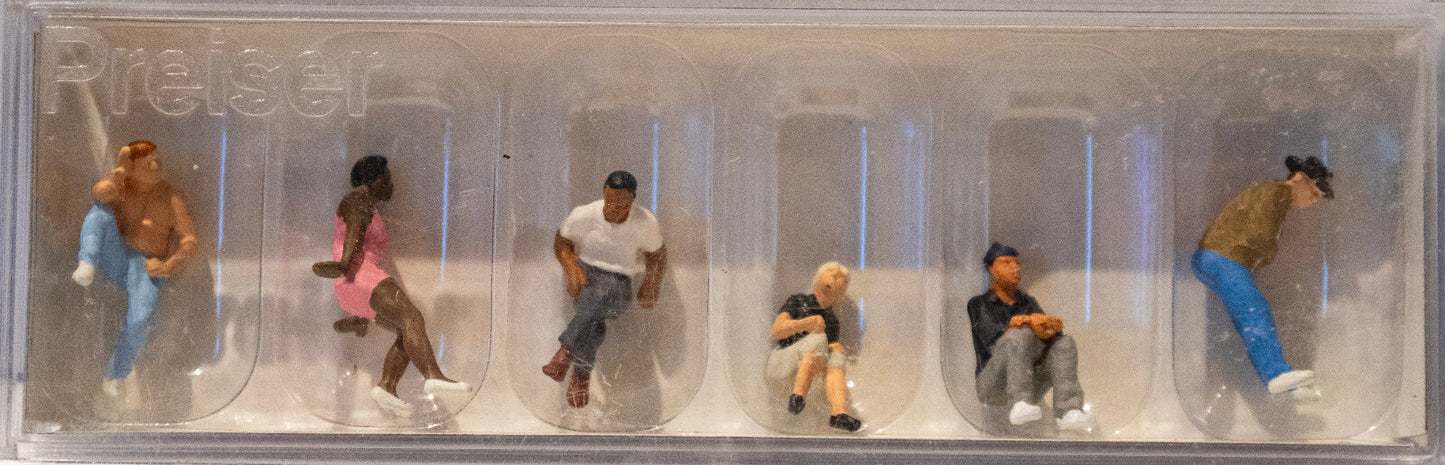 Preiser HO #10474 Pedestrians -- People Sitting on Stairs pkg(6)
