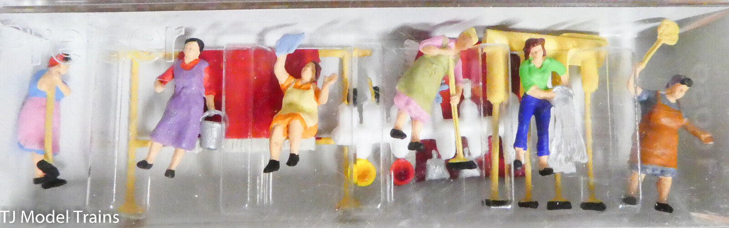 Preiser HO #10059 People Working -- Housewives Working (1:87th Scale)