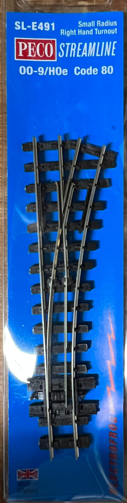Peco #SL-E491 Code 80, Small Radius Right Hand Turnout 00-9HOe Electrofrog