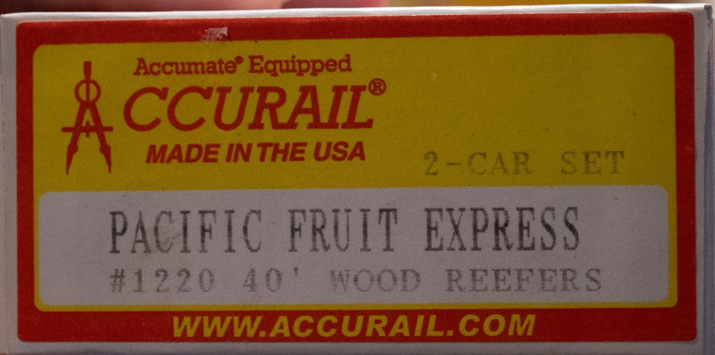 Accurail HO #1220 Pacific Fruit Express 40' Wood Reefer 2-car set