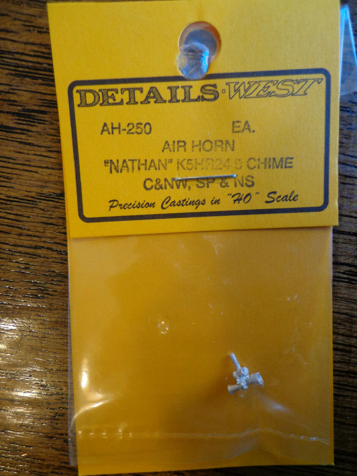 Details West HO #250 Nathan Air Horns K5HR2 For CNW, SP, CSX, NS & Canadian Rds